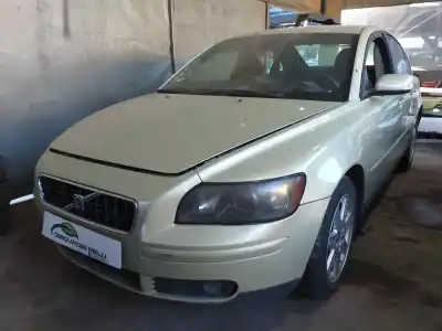 Vehicul casat volvo s40 berlina 2.0 d kinetic al anului 2004 alimentat d4204t