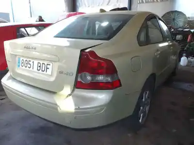 Vehicul casat volvo s40 berlina 2.0 d kinetic al anului 2004 alimentat d4204t