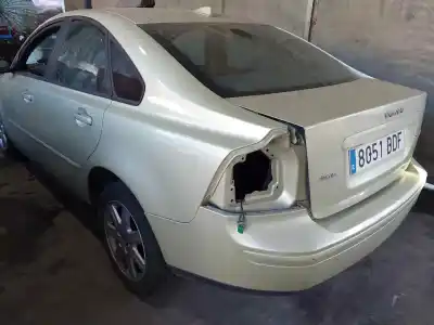 Vehicul casat volvo s40 berlina 2.0 d kinetic al anului 2004 alimentat d4204t