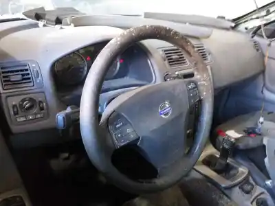Vehicul casat volvo s40 berlina 2.0 d kinetic al anului 2004 alimentat d4204t