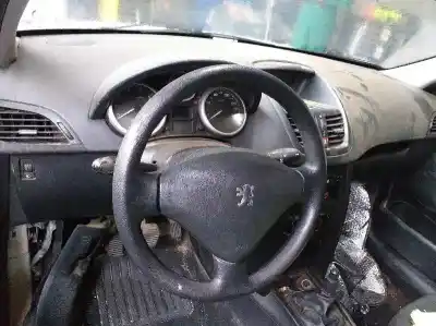 Veículo de Sucata peugeot 207 urban do ano 2006 alimentado kfv