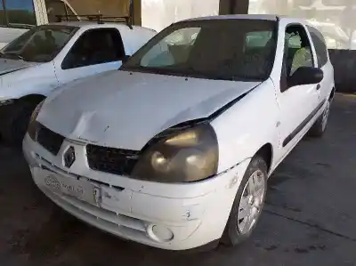 Vehicul casat RENAULT CLIO II FASE II (B/CB0) 1.2 al anului 2004 alimentat D7F720