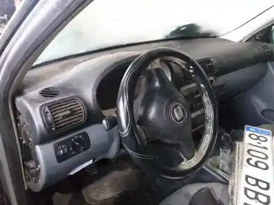 Véhicule à la ferraille seat leon (1m1) 1.9 tdi de l'année 2001 alimenté ahf