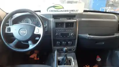 Veículo de Sucata JEEP CHEROKEE Sport 177 CV / 130 KW do ano 2001 alimentado 51C