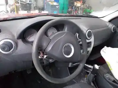 Sloopvoertuig dacia sandero laureate van het jaar 2001 aangedreven k9k792