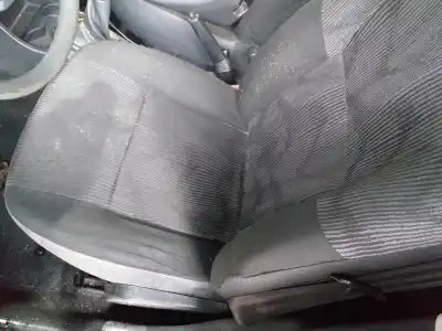 Sloopvoertuig dacia sandero laureate van het jaar 2001 aangedreven k9k792