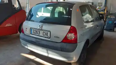 Veicolo di demolizione renault clio ii fase ii (b/cb0) authentique dell'anno 2001 alimentato d7f726