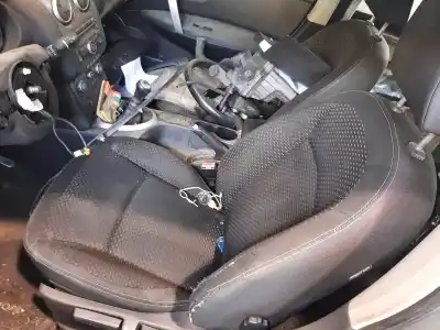 Vehicul casat nissan qashqai (j10) tekna al anului 2001 alimentat k9k