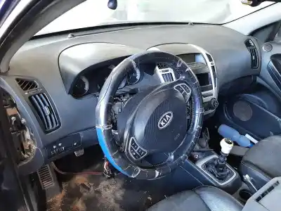 Scrapping Vehicle kia pro_ceed emotion 140 cv / 103 kw of the year 2001 powered d4ea