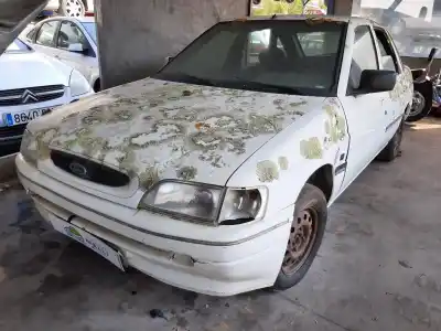 Veicolo di demolizione FORD ESCORT BERLINA/TURNIER Family Lim. 90 CV / 66 KW dell'anno 2001 alimentato L1K