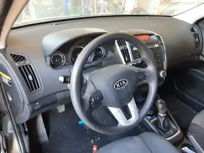 Veículo de Sucata kia pro_ceed drive 90 cv / 66 kw do ano 2011 alimentado g4fa4