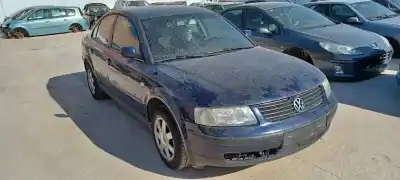 Vehículo de desguace VOLKSWAGEN PASSAT BERLINA (3B2) 1.9 TDI del año 2000 con motor AJM