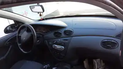 Veicolo di demolizione ford focus i sedán (dfw) 1.8 turbo di / tddi dell'anno 2001 alimentato c9db