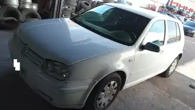 Veículo de Sucata volkswagen golf iv berlina (1j1) 1.6 do ano 1999 alimentado akl