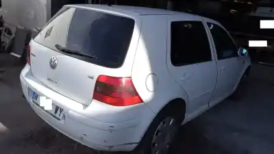 Veículo de Sucata volkswagen golf iv berlina (1j1) 1.6 do ano 1999 alimentado akl