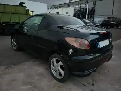 Veicolo di demolizione peugeot 206 cc cc dell'anno 2004 alimentato nfu