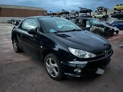 Veicolo di demolizione peugeot 206 cc cc dell'anno 2004 alimentato nfu
