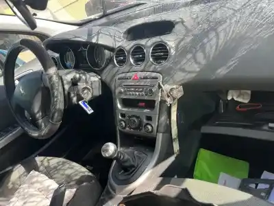 Veículo de Sucata peugeot 308 premium do ano 2008 alimentado rhr