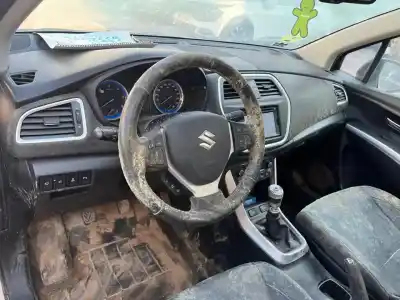 Veículo de Sucata SUZUKI SX4 Club do ano 0 alimentado D16AA