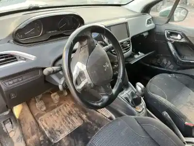 Veicolo di demolizione peugeot 208 tech edition dell'anno 0 alimentato hm05