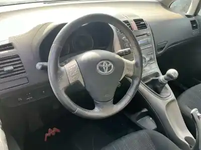 Veículo de Sucata TOYOTA AURIS Luna do ano 0 alimentado 1ZR