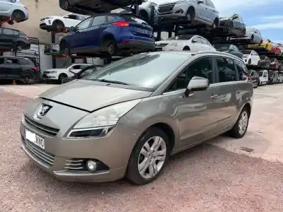 Veicolo di demolizione PEUGEOT 5008  dell'anno 0 alimentato 9H05