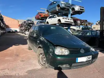 Véhicule à la ferraille VOLKSWAGEN GOLF  de l'année 0 alimenté AXR