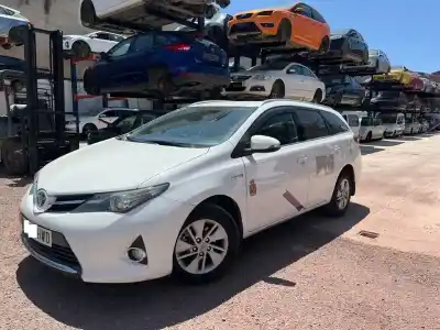 Véhicule à la ferraille TOYOTA AURIS  de l'année 0 alimenté 2ZR