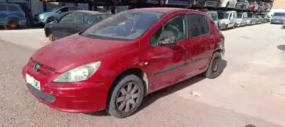 Véhicule à la ferraille PEUGEOT 307  de l'année 0 alimenté RHY