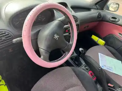 Veículo de Sucata peugeot 206 berlina xt do ano 0 alimentado nfz