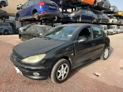 Veículo de Sucata peugeot 206 berlina xt do ano 0 alimentado nfz