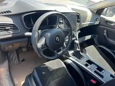 Veículo de Sucata renault megane iv berlina do ano 0 alimentado h5f408