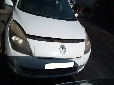 Véhicule à la ferraille RENAULT SCENIC III (JZ) D-K9K G8 de l'année 2010 alimenté D-K9K G8
