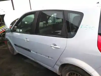 Veicolo di demolizione RENAULT SCÉNIC II (JM0/1_)  dell'anno 2003 alimentato K9K722