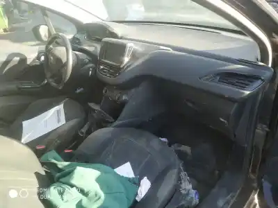 Veículo de Sucata peugeot 208 access do ano 2014 alimentado 8h01