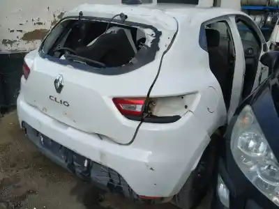 Véhicule à la ferraille renault clio iv authentique de l'année 2015 alimenté 