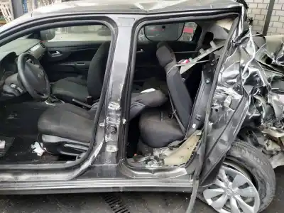 Sloopvoertuig citroen celysée feel van het jaar 2017 aangedreven yh01