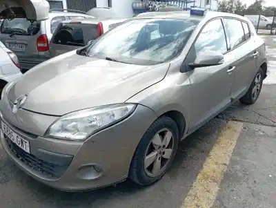 Verschrottungsfahrzeug renault megane iii berlina 5 p dynamique des jahres 2010 angetrieben 