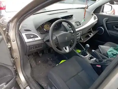 Sloopvoertuig renault megane iii berlina 5 p dynamique van het jaar 2010 aangedreven 