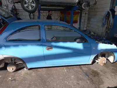 Veicolo di demolizione OPEL CORSA C CORSA C dell'anno 2000 alimentato Y17DTL