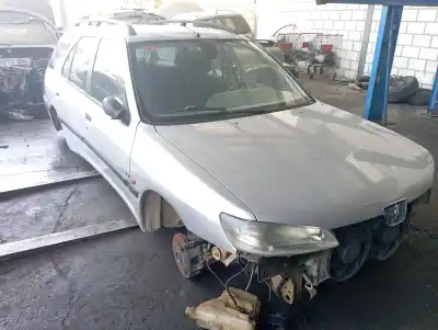 Scrapping Vehicle PEUGEOT 306 BREAK Boulebard of the year 1997 powered NFZTU5JP