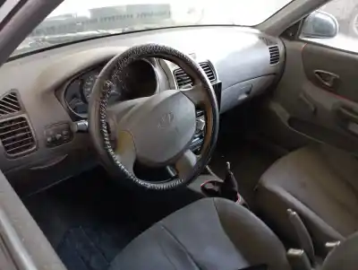 Véhicule à la ferraille hyundai accent (lc) gl 4p de l'année 2000 alimenté g4ea