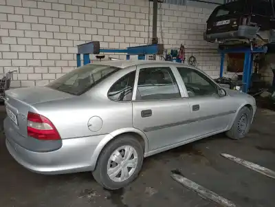 Veicolo di demolizione opel vectra b berlina 2.0 dti dell'anno 1995 alimentato x16xel