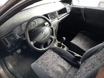 Veicolo di demolizione opel vectra b berlina 2.0 dti dell'anno 1995 alimentato x16xel