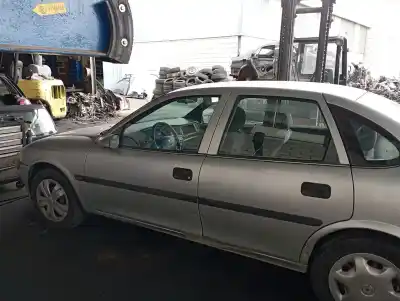 Véhicule à la ferraille opel vectra b berlina 2.0 dti de l'année 1995 alimenté x16xel