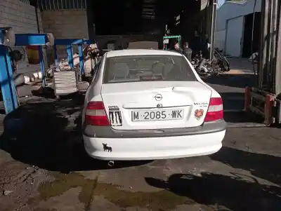 Veicolo di demolizione opel vectra b berlina 2.0 dti dell'anno 1998 alimentato x16xel