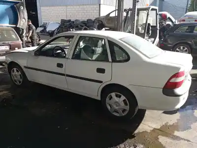 Veicolo di demolizione opel vectra b berlina 2.0 dti dell'anno 1998 alimentato x16xel