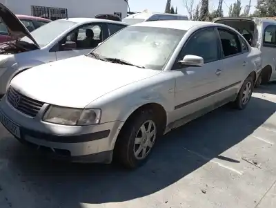 Veículo de Sucata VOLKSWAGEN PASSAT BERLINA (3B2) Comfortline do ano 1996 alimentado AFN