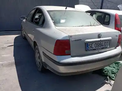 Veículo de Sucata volkswagen passat berlina (3b2) comfortline do ano 1996 alimentado afn