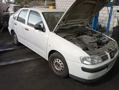 Veículo de Sucata SEAT CORDOBA BERLINA (6K2) Stella do ano 0 alimentado AGP